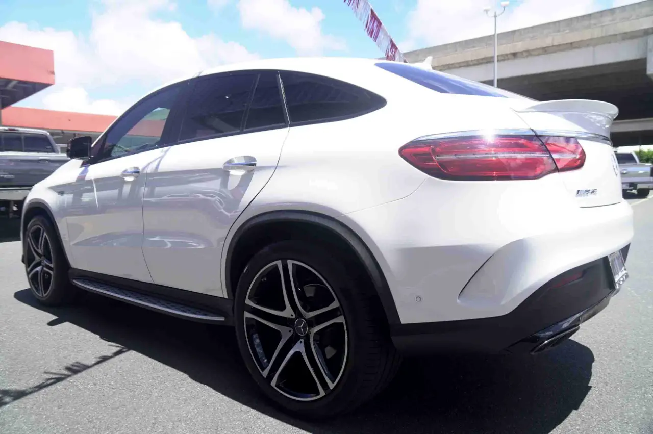Detailed car image