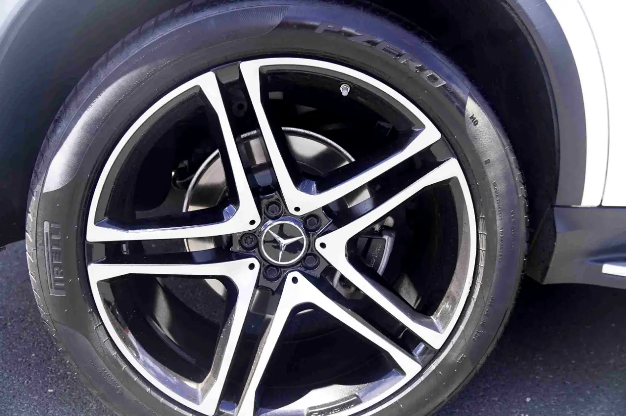 Detailed car image