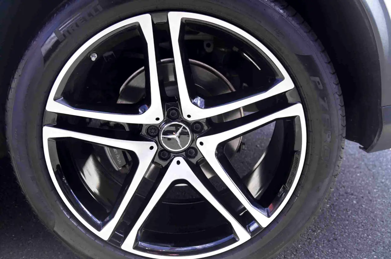Detailed car image