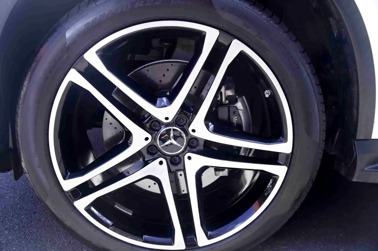 Detailed car image