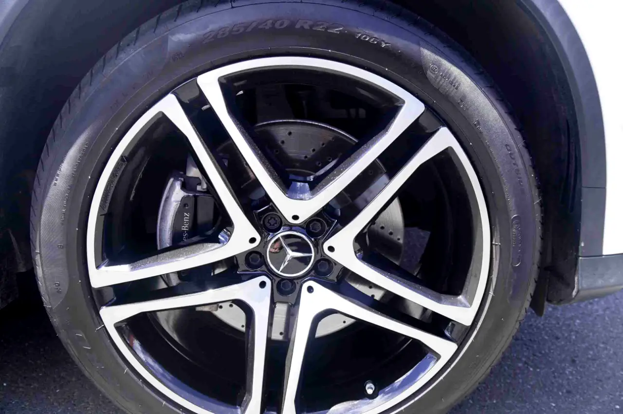 Detailed car image