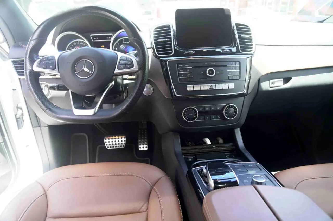 Detailed car image