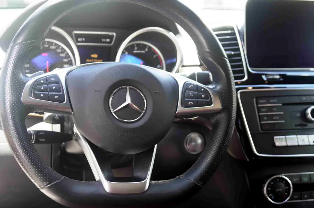 Detailed car image