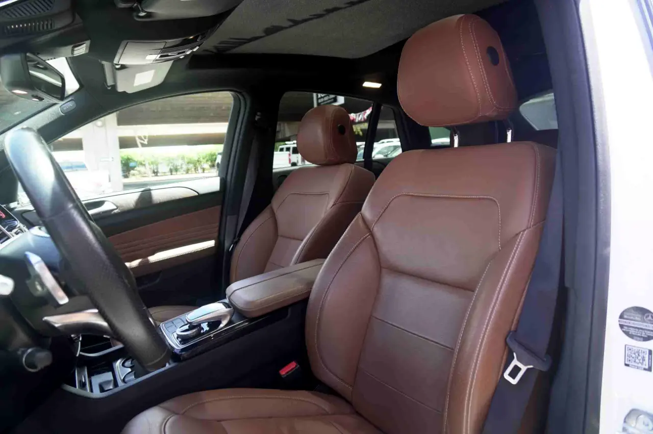 Detailed car image