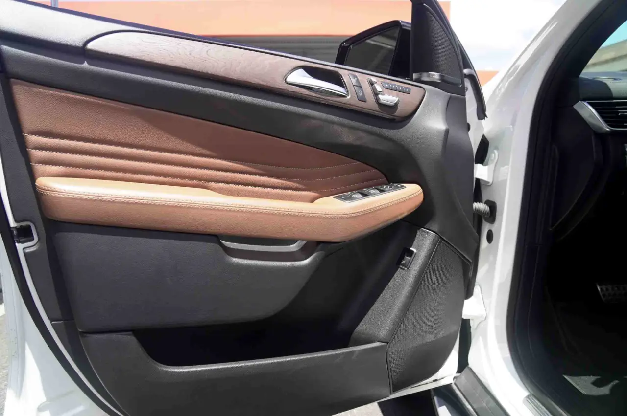Detailed car image