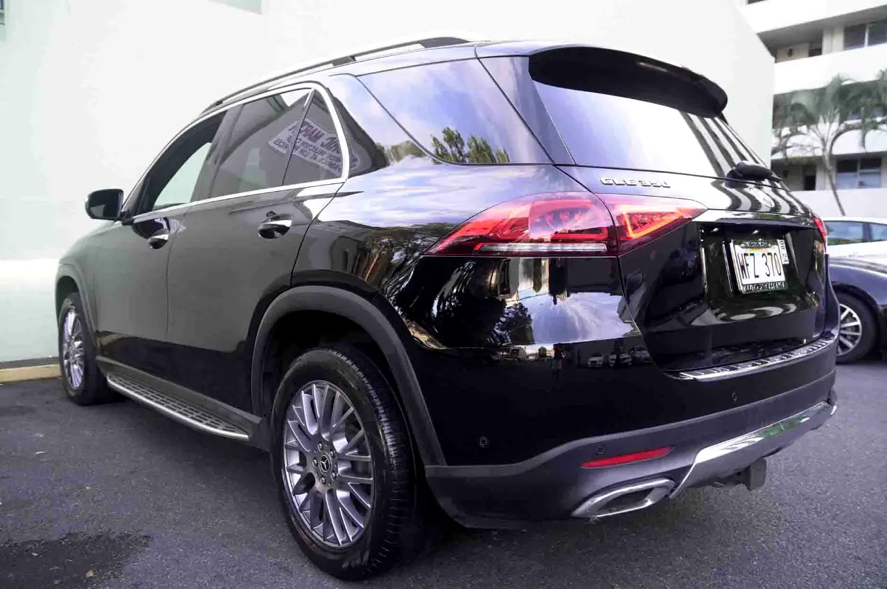 Detailed car image
