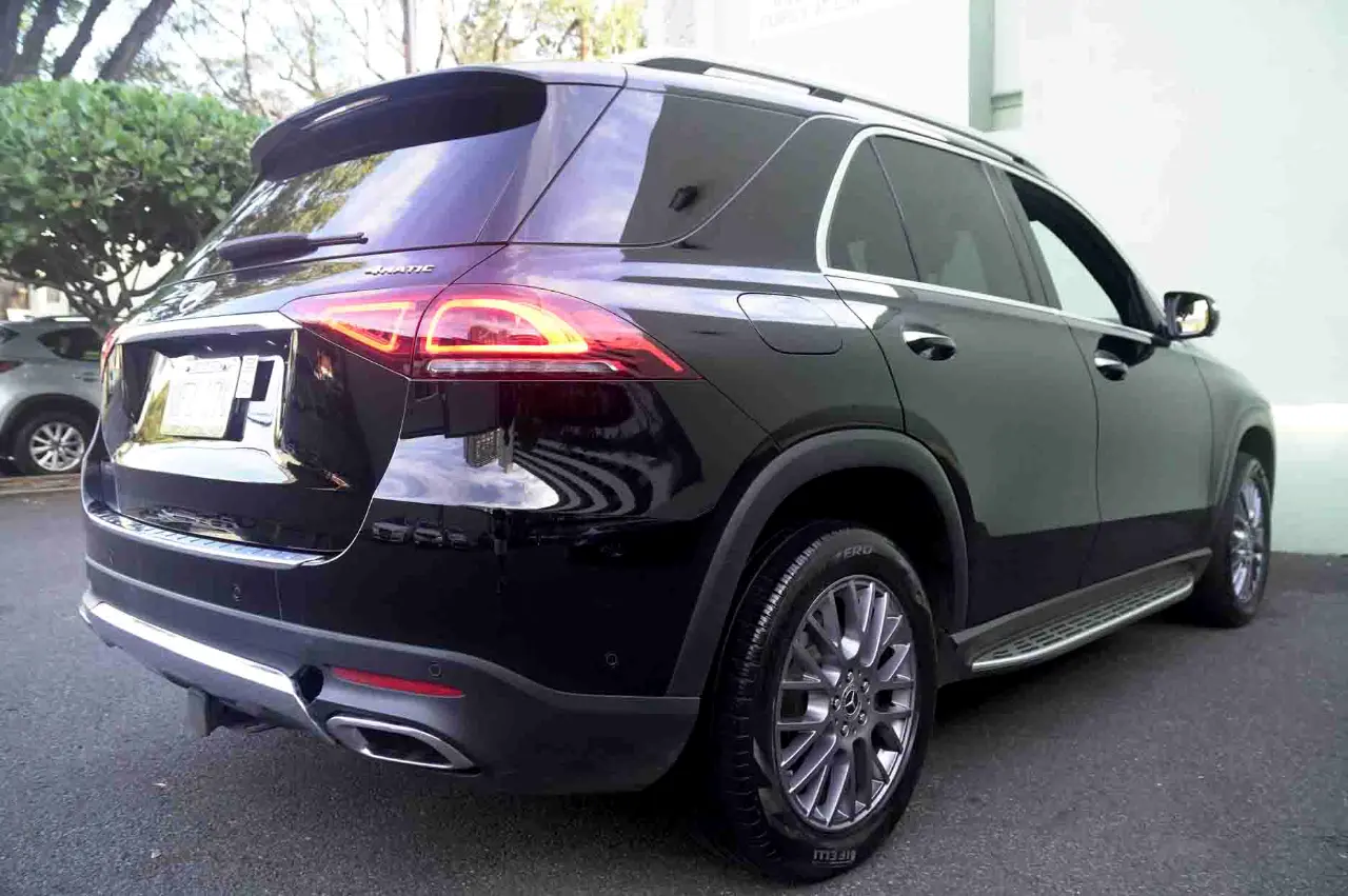 Detailed car image